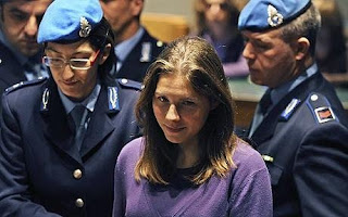 Investigation-Hotline-Private-Investigator-Toronto Amanda Knox in court